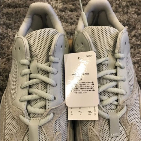Yeezy 700 salt - Picture 5 of 7